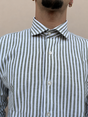 Camicia in lino rigata verde