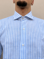 Camicia in lino rigata cielo