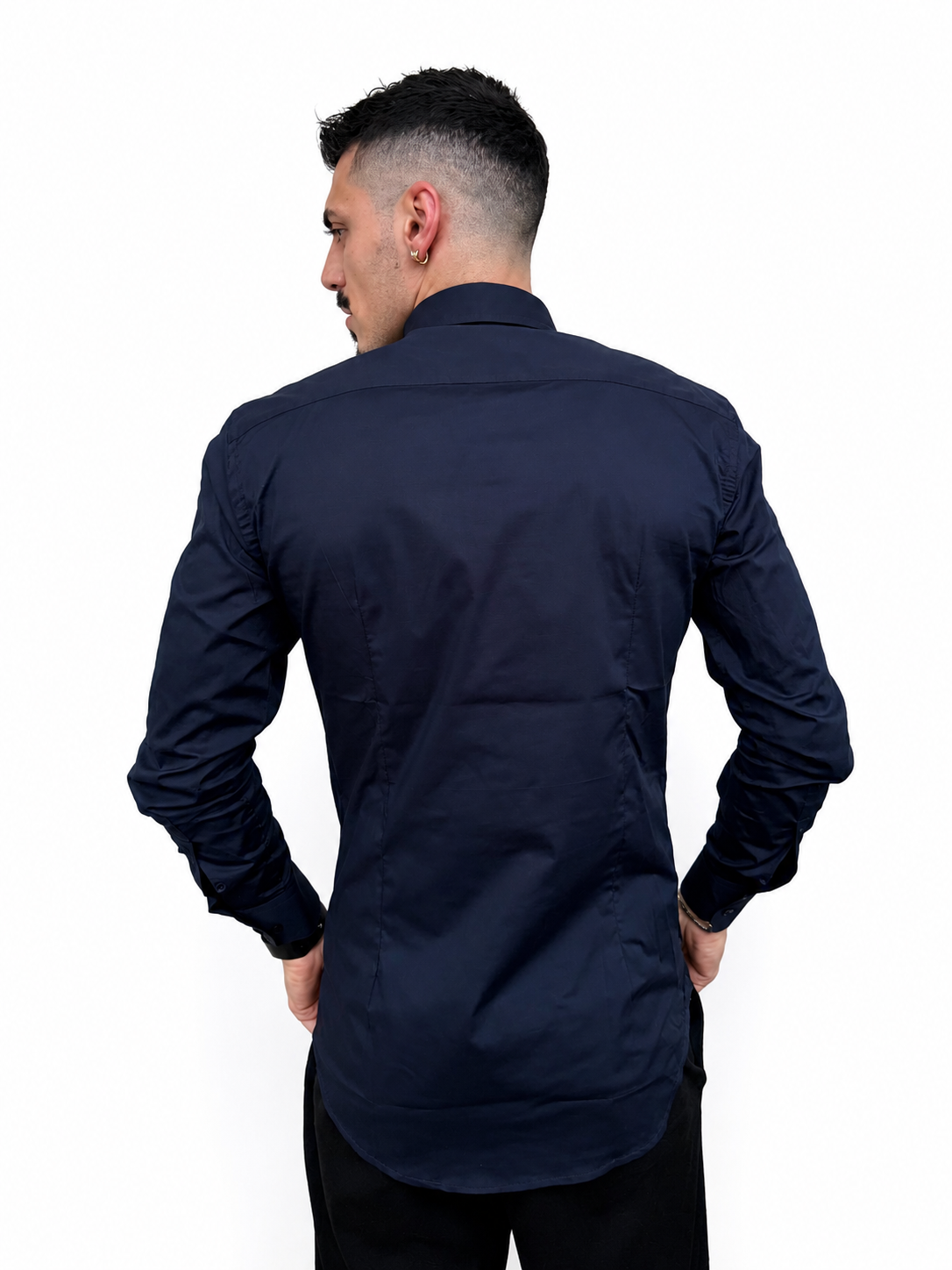 Camicia tinta unita colore blu e modello regular-slim