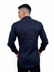 Camicia tinta unita colore blu e modello regular-slim