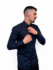 Camicia tinta unita colore blu e modello regular-slim